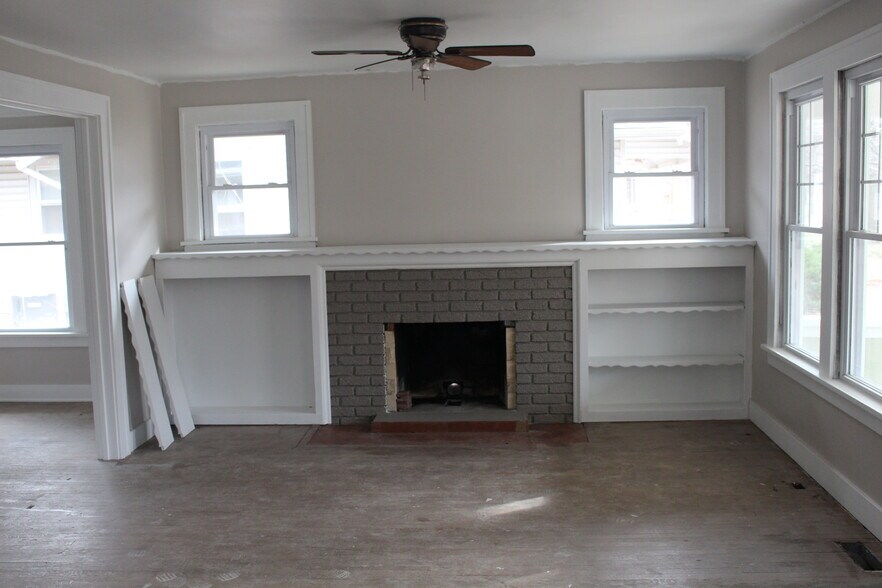Living room 2 - 1510 Southwest Plass Avenue