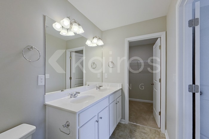 Building Photo - 908 Silent Barge Cv