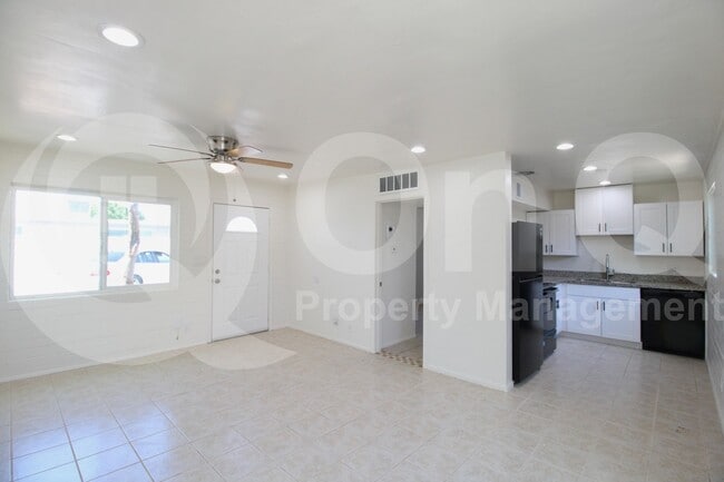 Building Photo - 609 S Bellview