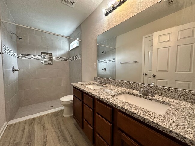 Building Photo - Pritchard Point - Three Bedroom Home