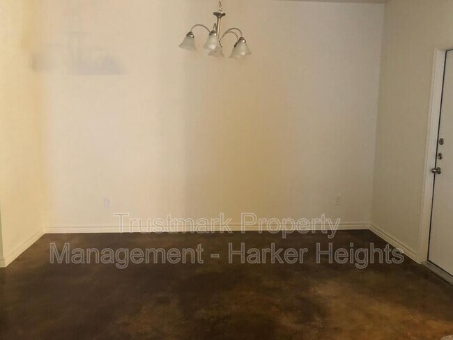 Building Photo - 926 Maplewood Dr
