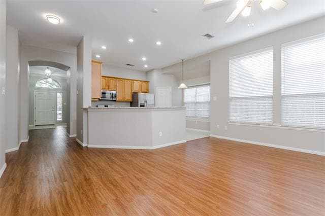 Building Photo - 2450 Streamside Ct