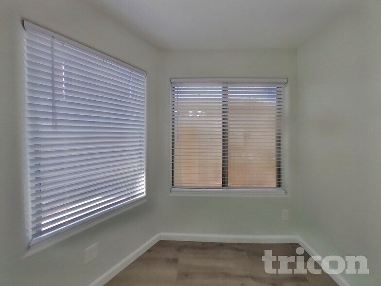 Building Photo - 8701 S 50th Dr