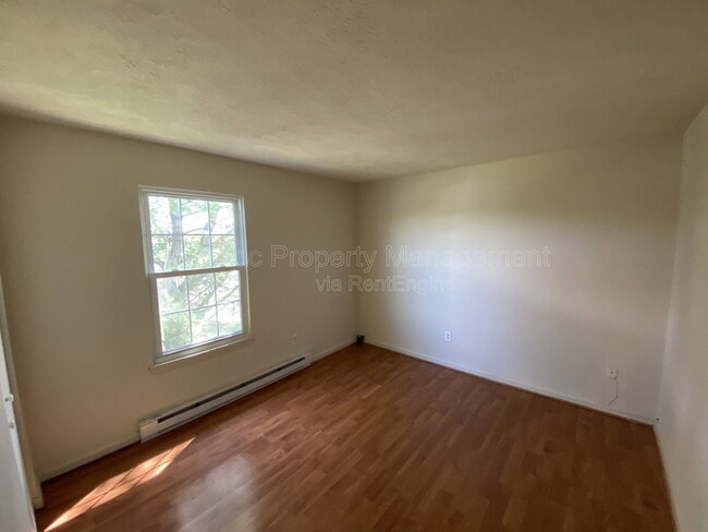 Building Photo - 624 Highview Ct
