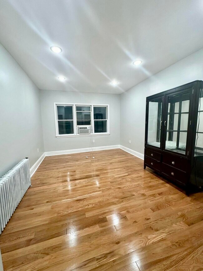 Building Photo - 469 Avenue A