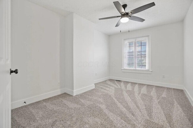 Building Photo - 852 Oakwood Ave