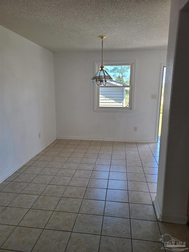 Building Photo - 415 Gibbs Rd