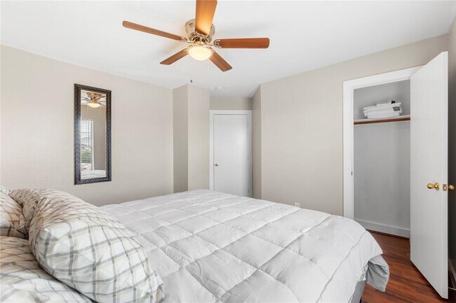 Building Photo - 1011 Grassy View Dr