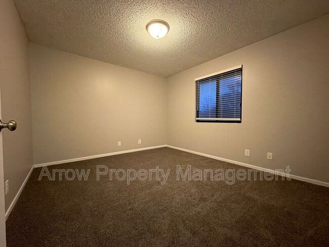 Building Photo - 3405 Holdrege St