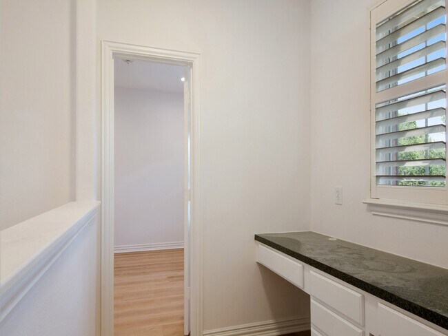 Building Photo - 74 S Scribewood Cir