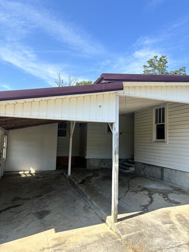 Building Photo - 602 Williams St