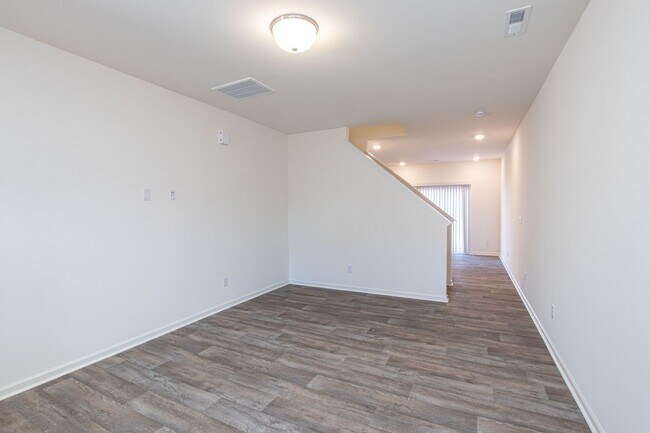 Building Photo - BEAUTIFUL 3BD/2.5BTH Townhome - Belmont - ...