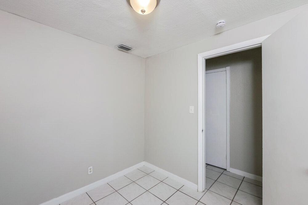 Building Photo - 4110 NW 39th Ave