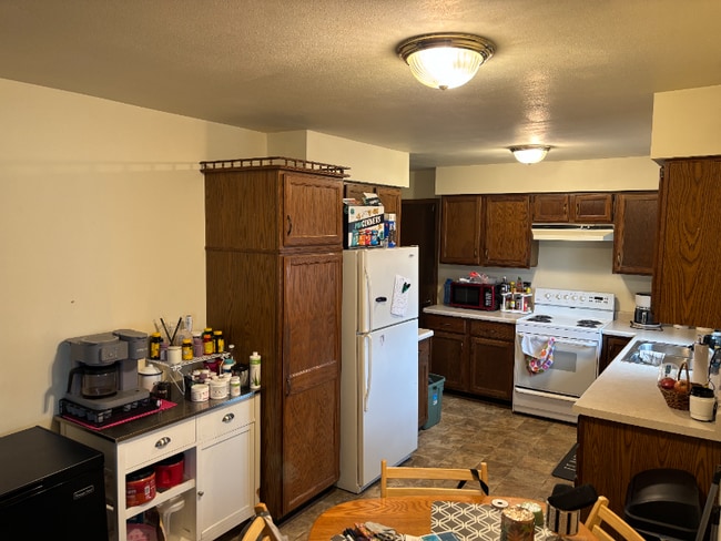 Building Photo - 800 Spahn Dr