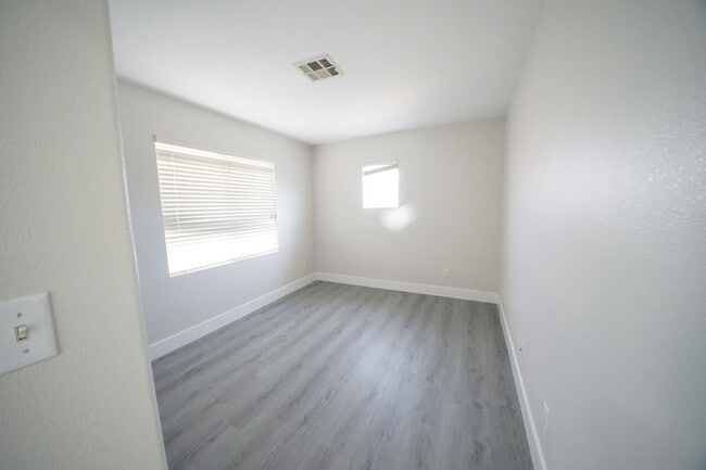 Building Photo - SHOWINGS AVAILABLE NOW