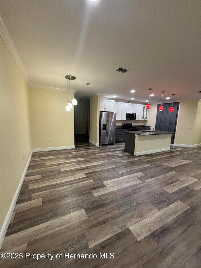 Building Photo - 1159 MacFarlane Ave