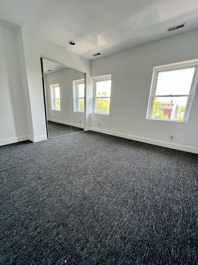 Building Photo - 412 N 32nd St