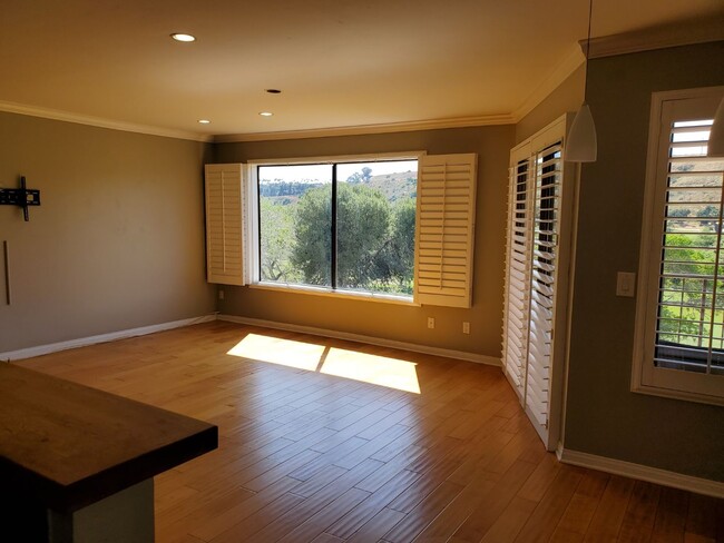 Building Photo - 6780 Mission Gorge Rd