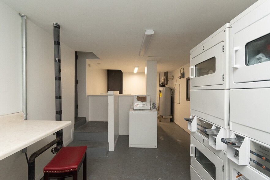 Building Photo - 755 W Cornelia Ave