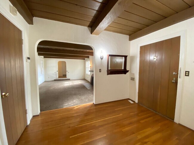 Building Photo - Upcoming Charming 2 Bed, 2Bath home in Kingsburg CA