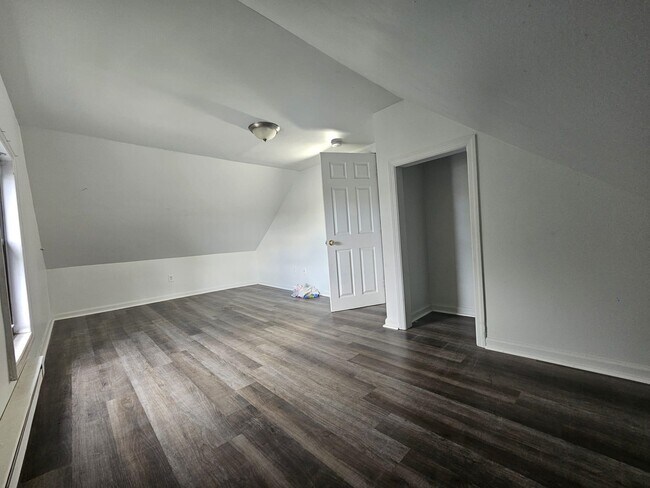 Building Photo - 332 Summer Ave
