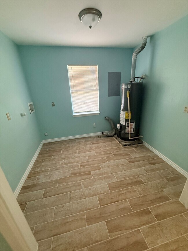 Building Photo - 5107 Avenue Q