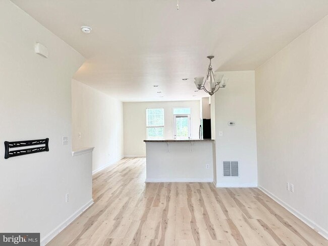 Building Photo - 127 Streamview Dr