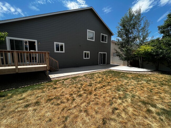 Building Photo - Beautiful 3 bed 2.5 Bath Home in East Loveland, CO!