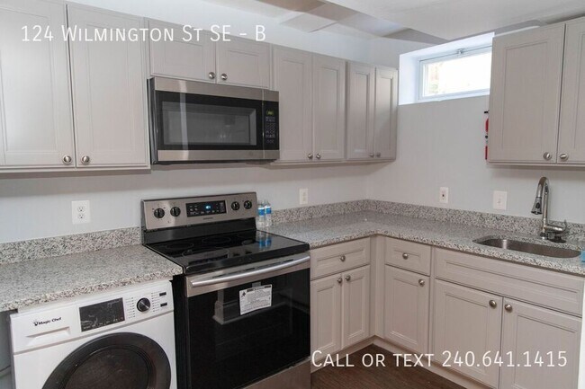 Building Photo - 124 Wilmington Pl SE