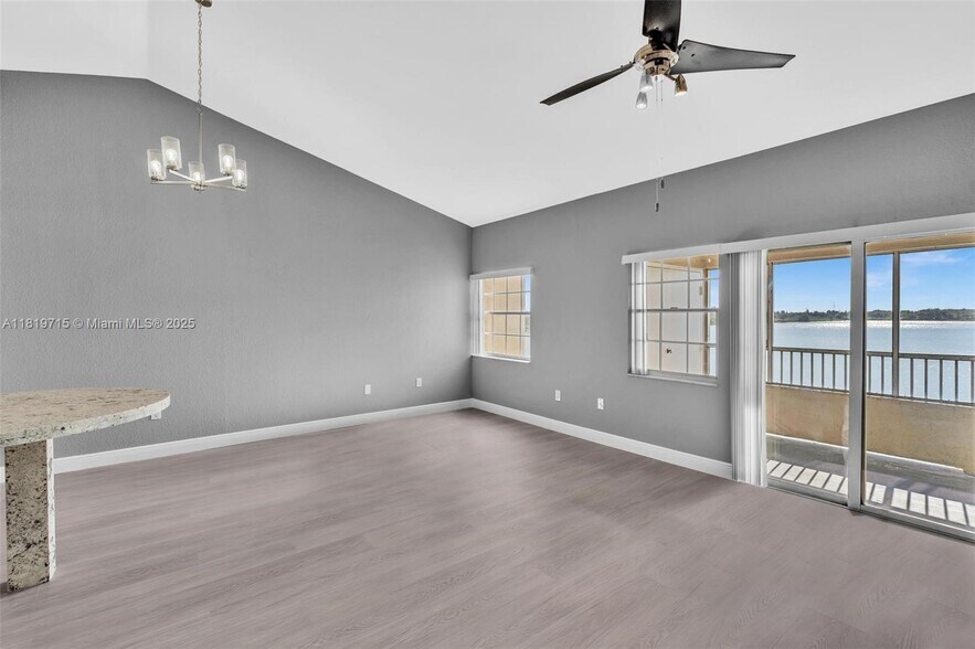 Building Photo - 2811 N Oakland Forest Dr