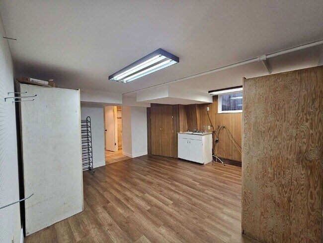 Building Photo - 2025 Lee St