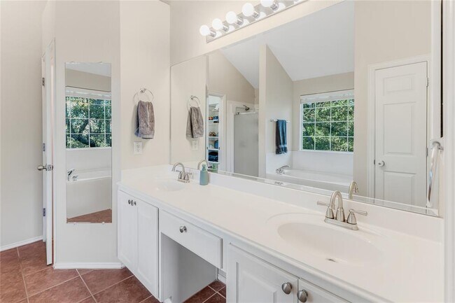 Building Photo - 1009 Rutherford Dr