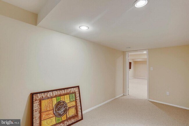 Building Photo - 9801 Clydesdale St