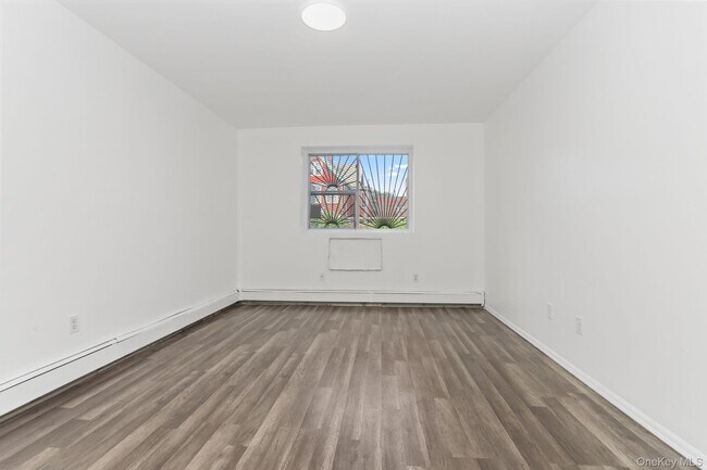 Building Photo - 639 E 226th St