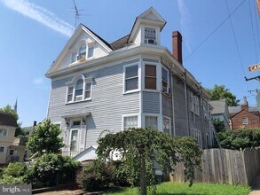 Building Photo - 1122 Caroline St