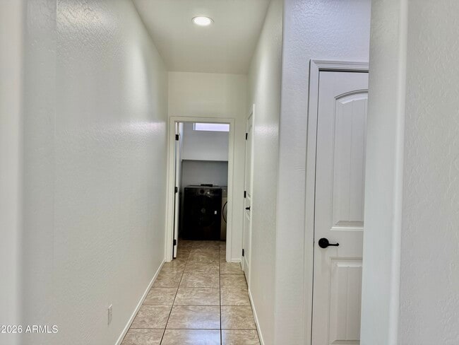 Building Photo - 3340 S Sunland Dr