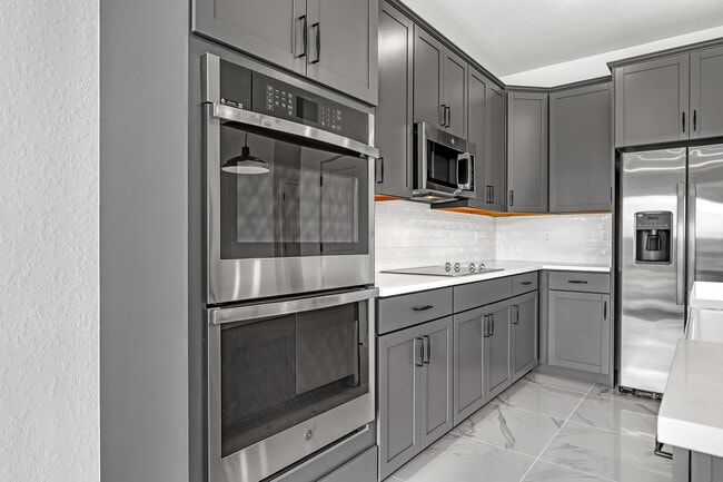 Building Photo - 105 SE Birch Ter