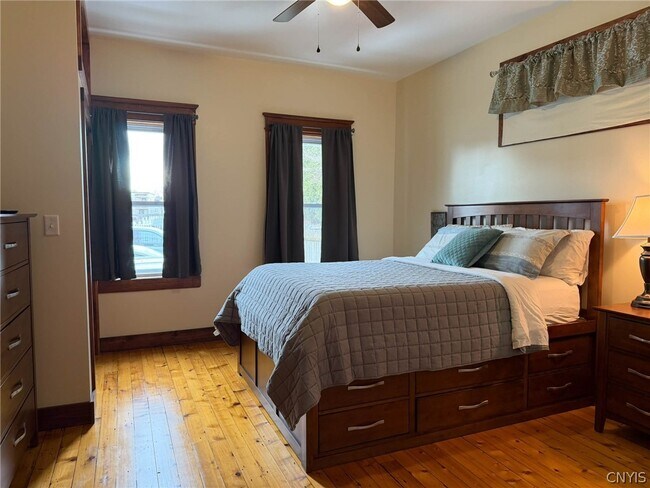 Building Photo - 1015 White Pl