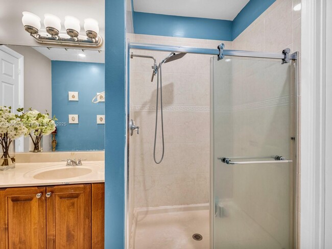 Building Photo - 2249 NE 9th Ave