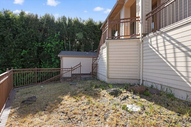 Building Photo - 2230 Sol St