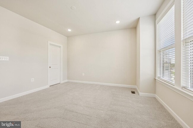 Building Photo - 7355 Mountaineer Dr