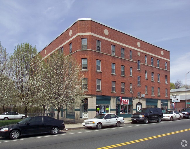 920926 Chicopee St 920926 Chicopee St Chicopee MA 01013 Apartment