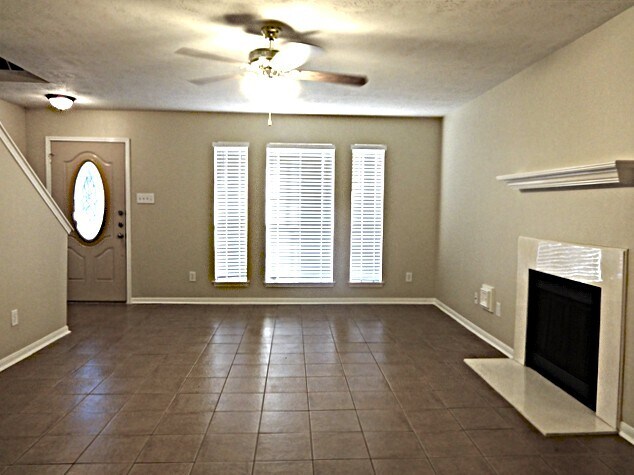 Building Photo - 7010 Durango Dr