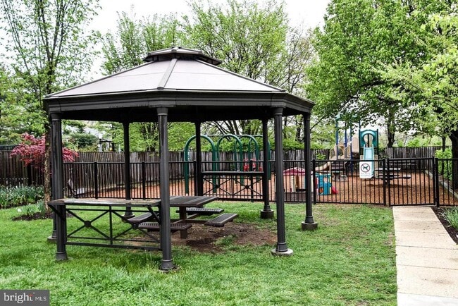 Building Photo - 2829 S Abingdon St