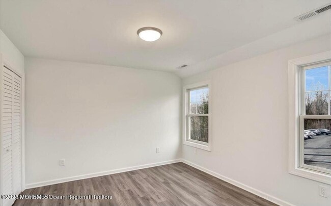 Building Photo - 8 Ravine Dr