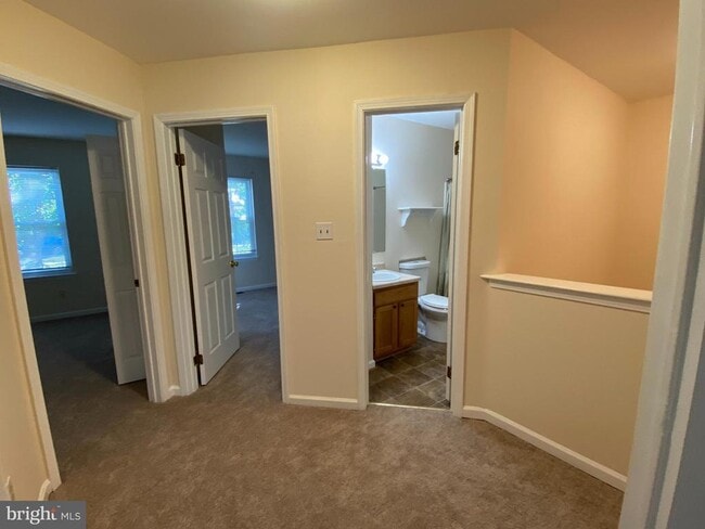 Building Photo - 116 Village Dr