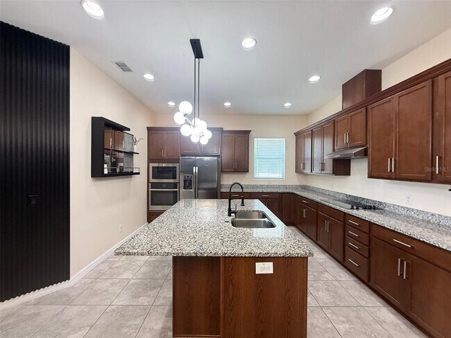 Building Photo - 2074 Brillante Dr