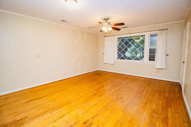 Building Photo - 3 Bedroom, 2 Bathroom in the Forest Acres Area - Available July 2026!