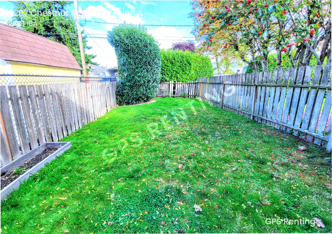 Building Photo - Quiet Duplex With Garage In Everett