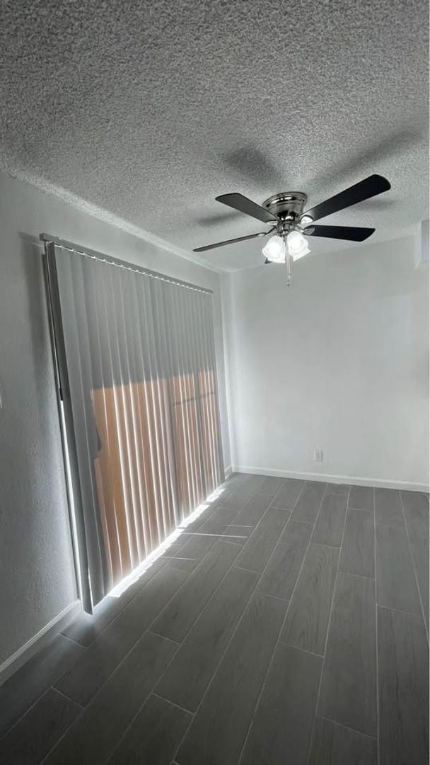 Interior Photo - 1800-1818 Rexford Dr